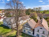 Nemovitost se stavbami na stavebním pozemku o ploše 2553 m2, cena cena v RK, nabízí 
