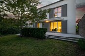 Elegantní vila s chytrými technologiemi a soukromím v klidné části Plzně, cena 24900000 CZK / objekt, nabízí 