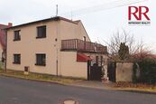 Prodej rodinného domu 4+kk se zahradou a dvěma garážemi v Chlumčanech, cena 8100000 CZK / objekt, nabízí