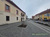 Pronájem domu v samotném srdci města Sadská vhodné pro firmu nebo zaměstnance., cena cena v RK, nabízí 