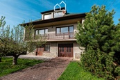 Hledáte místo, kde začít psát svůj nový příběh? Rodinný dům 191 m2 - Chlumčany, cena 7500000 CZK / objekt, nabízí